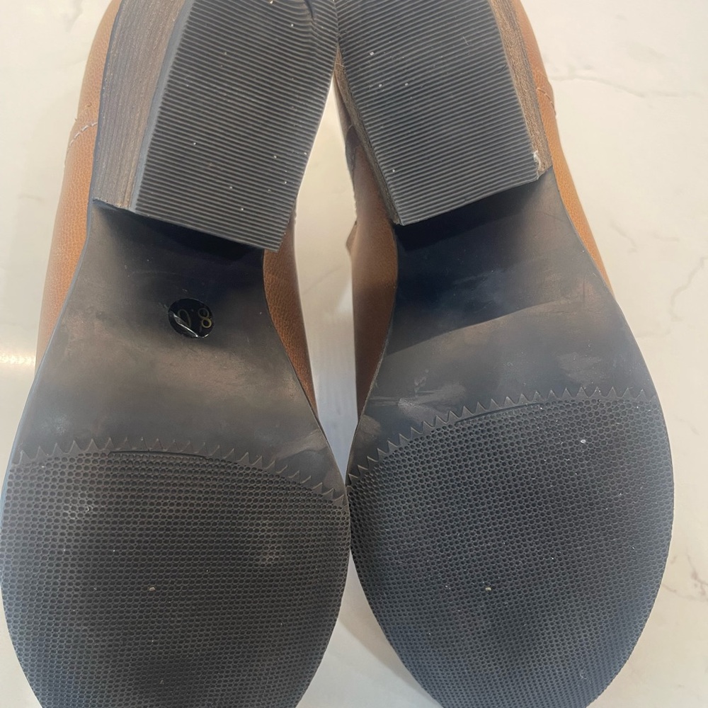 Steve Madden Brown Ankle Booties with V-Cut Design - Picture 5 of 7